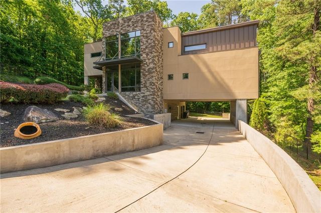 643 Larchmont Circle NW, Atlanta, GA 30318
