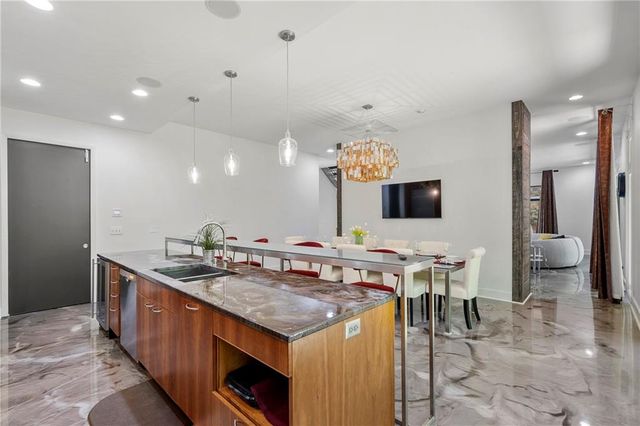 643 Larchmont Circle NW, Atlanta, GA 30318