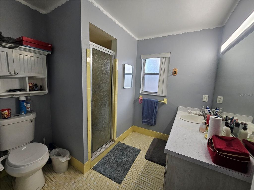 Image 11 of property listing at 3110 22ND AVENUE W, Bradenton, FL 34205