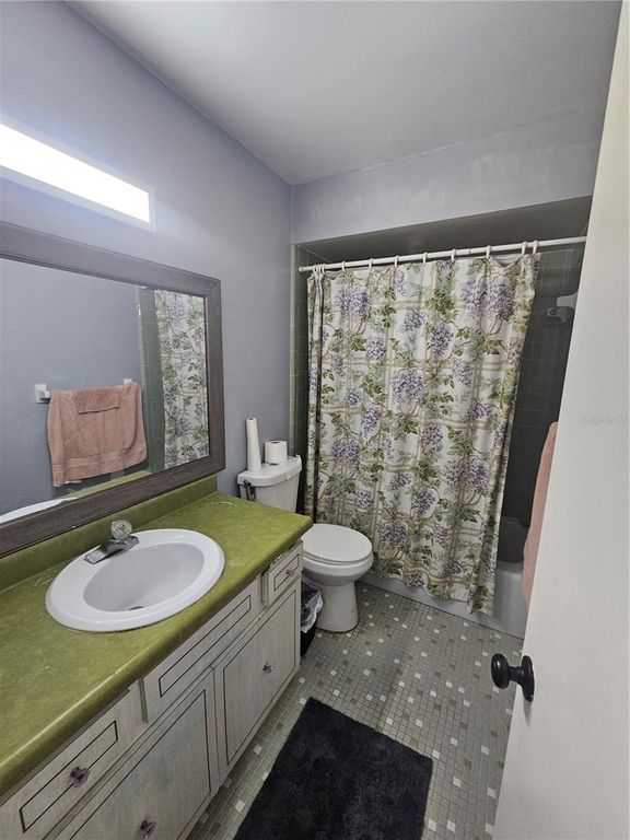 Image 5 of property listing at 3110 22ND AVENUE W, Bradenton, FL 34205