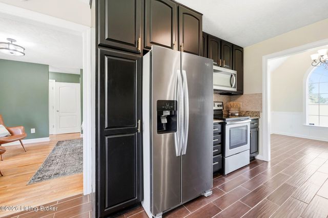 287 Cedar Place Dr, Shepherdsville, KY 40165