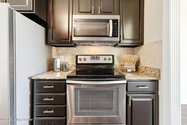 287 Cedar Place Dr, Shepherdsville, KY 40165