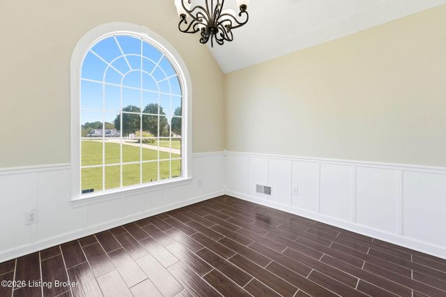 287 Cedar Place Dr, Shepherdsville, KY 40165