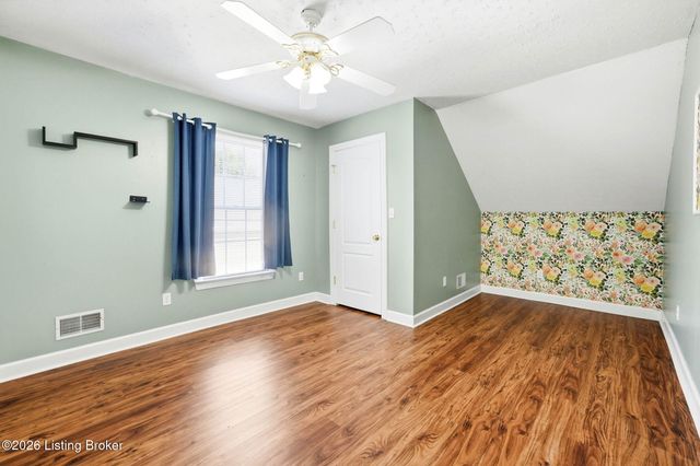 287 Cedar Place Dr, Shepherdsville, KY 40165