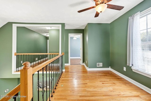 287 Cedar Place Dr, Shepherdsville, KY 40165