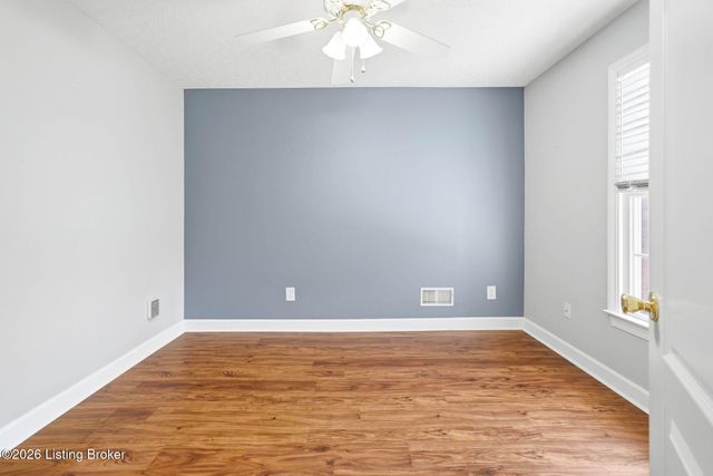287 Cedar Place Dr, Shepherdsville, KY 40165