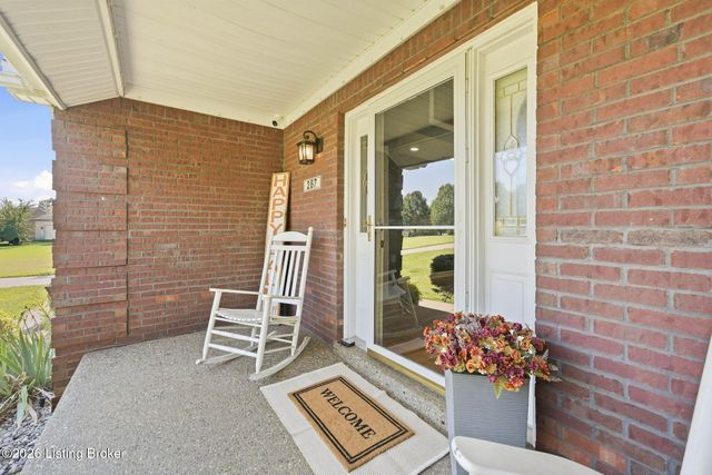 287 Cedar Place Dr, Shepherdsville, KY 40165