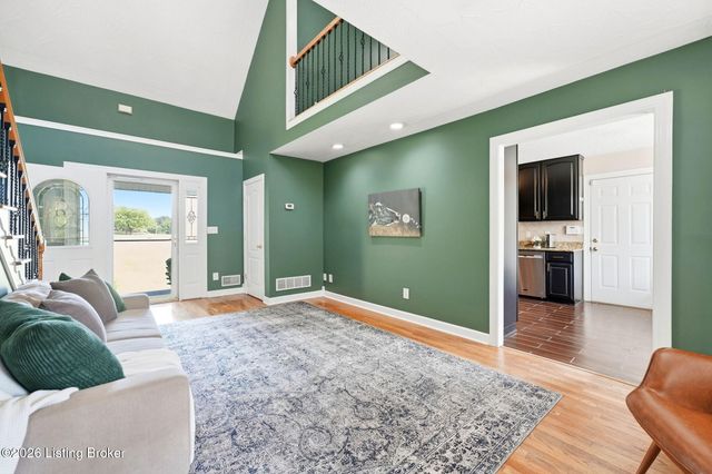 287 Cedar Place Dr, Shepherdsville, KY 40165