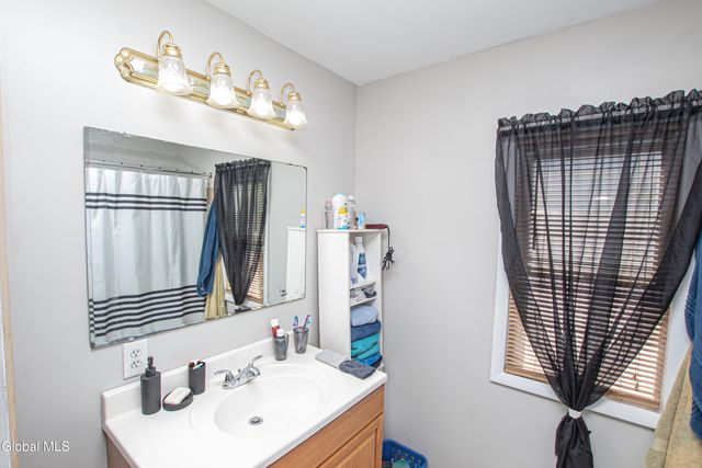 31 Dewitt Street, Amsterdam, NY 12010