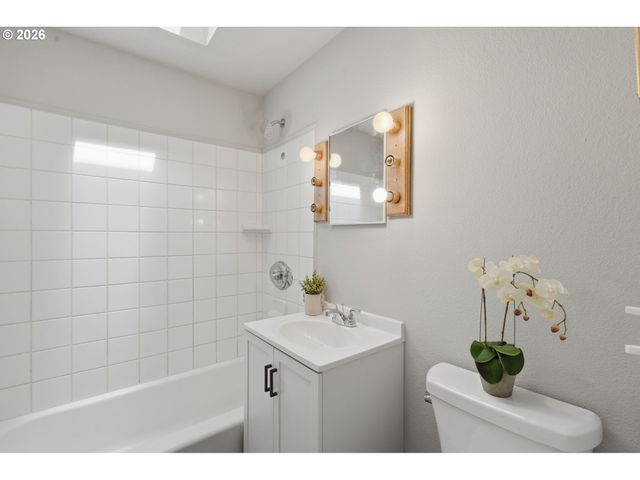 2729 13TH Ave, Forest Grove, OR 97116