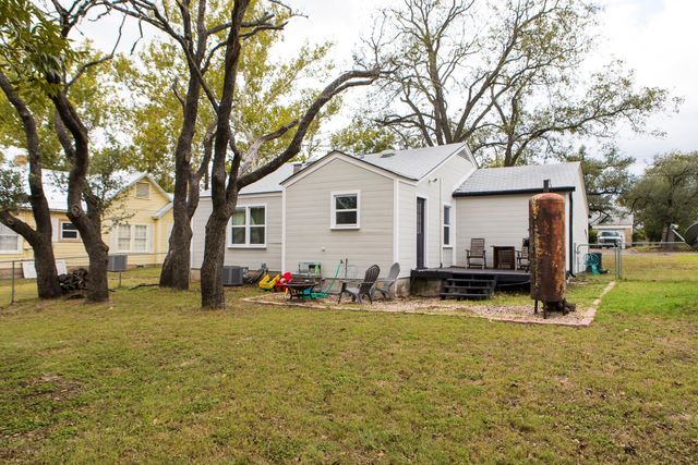 205 S Porter ST, Lampasas, TX 76550