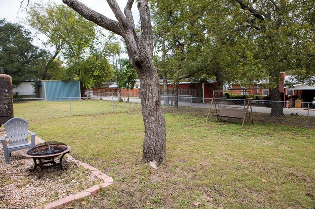 205 S Porter ST, Lampasas, TX 76550