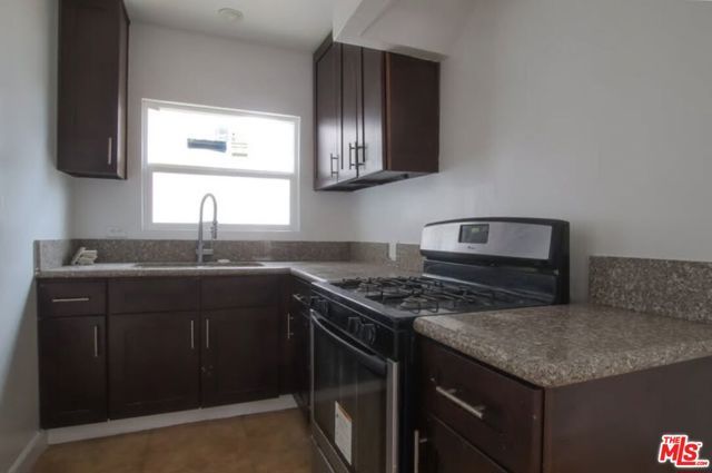 1056 W 42nd Place, Los Angeles, CA 90037