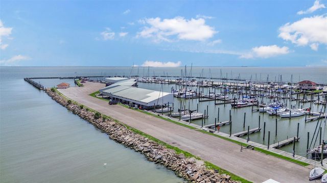 523 Oakdale Avenue, Shoreacres, TX 77571