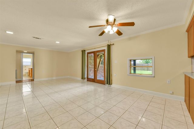 523 Oakdale Avenue, Shoreacres, TX 77571