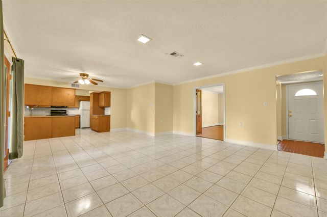 523 Oakdale Avenue, Shoreacres, TX 77571