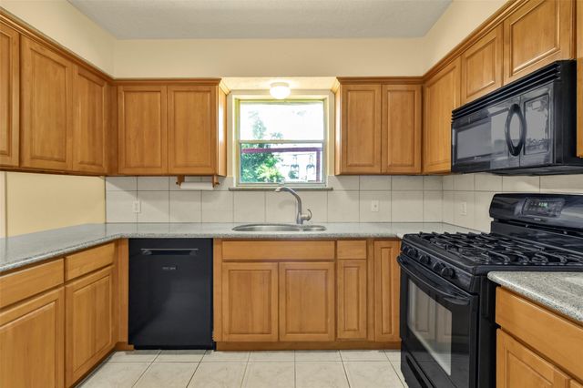 523 Oakdale Avenue, Shoreacres, TX 77571