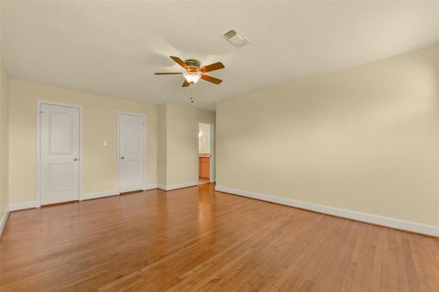 523 Oakdale Avenue, Shoreacres, TX 77571