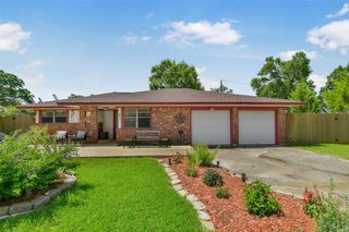 523 Oakdale Avenue, Shoreacres, TX 77571