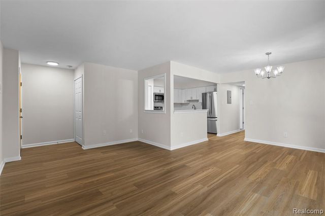 8577 Kennedy Circle M7, Warren, MI 48093