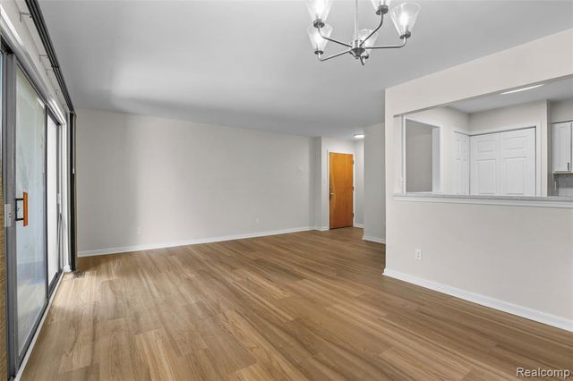 8577 Kennedy Circle M7, Warren, MI 48093