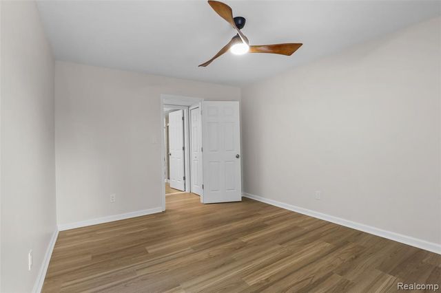 8577 Kennedy Circle M7, Warren, MI 48093