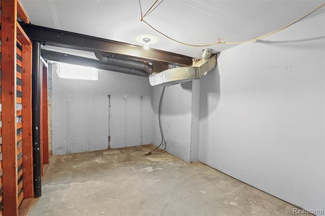 8577 Kennedy Circle M7, Warren, MI 48093