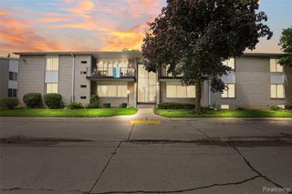 8577 Kennedy Circle M7, Warren, MI 48093