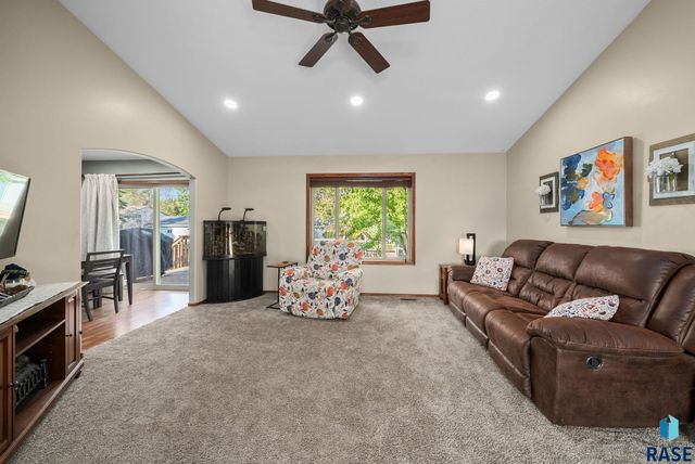 5109 S Sarmar Ave Avenue, Sioux Falls, SD 57106