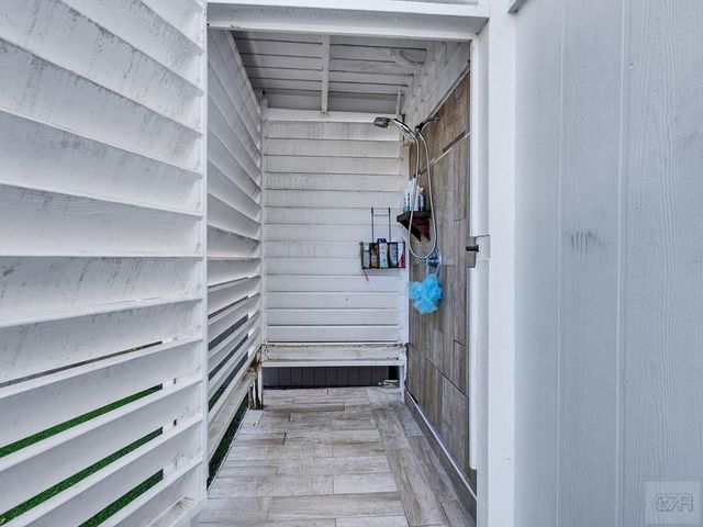 16614 Jamaica Inn Road, Jamaica Beach, TX 77554