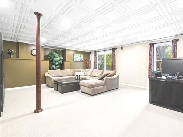 1949 Barnhill Drive, Mundelein, IL 60060