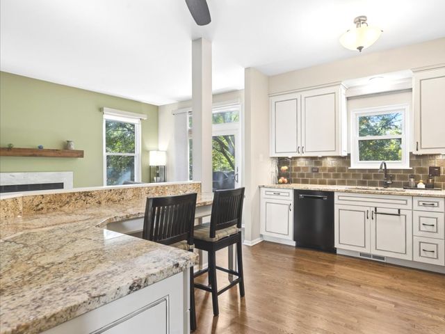 1949 Barnhill Drive, Mundelein, IL 60060