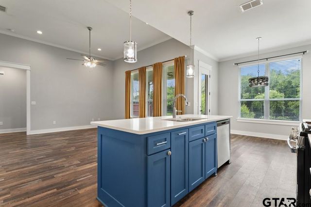 228 Smith Cir, Lindale, TX 75771