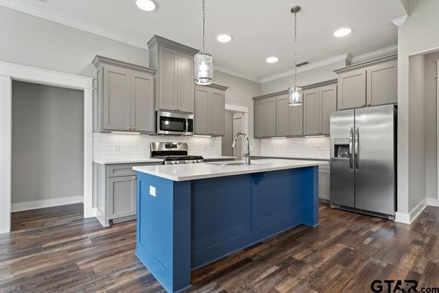 228 Smith Cir, Lindale, TX 75771