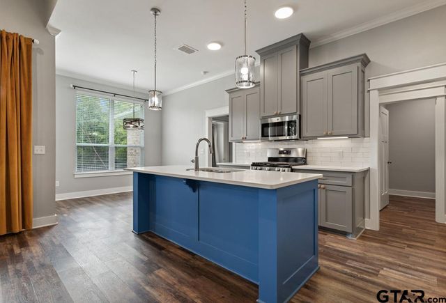 228 Smith Cir, Lindale, TX 75771