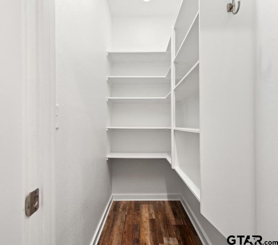 228 Smith Cir, Lindale, TX 75771