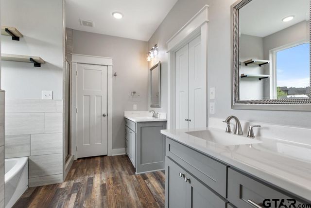 228 Smith Cir, Lindale, TX 75771