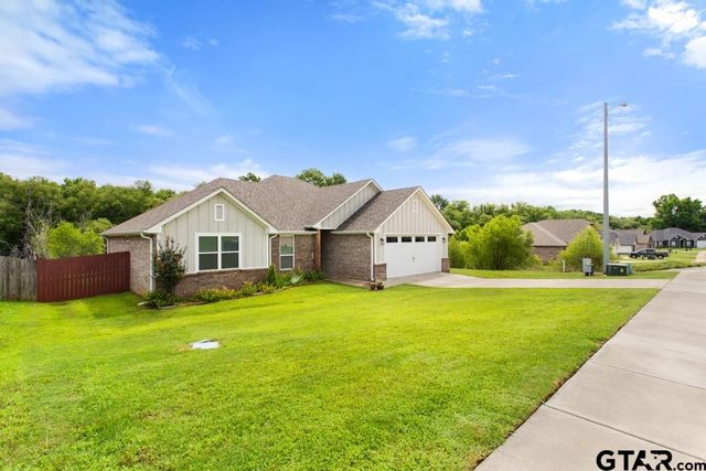228 Smith Cir, Lindale, TX 75771
