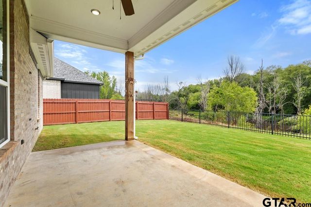 228 Smith Cir, Lindale, TX 75771