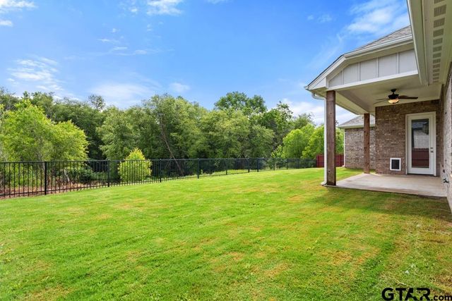 228 Smith Cir, Lindale, TX 75771