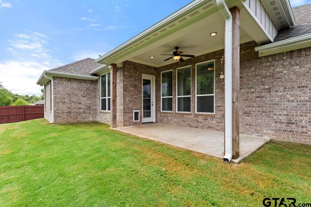 228 Smith Cir, Lindale, TX 75771