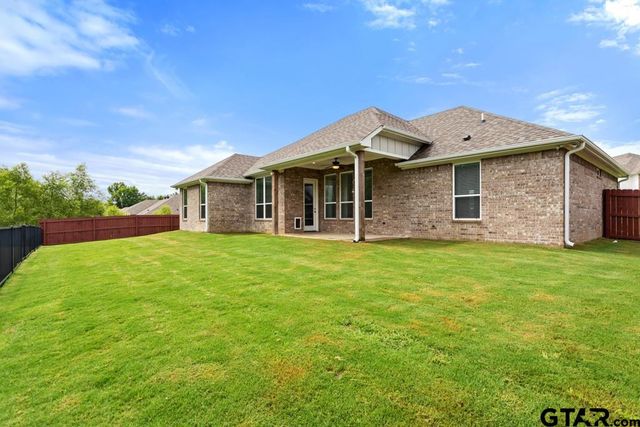 228 Smith Cir, Lindale, TX 75771