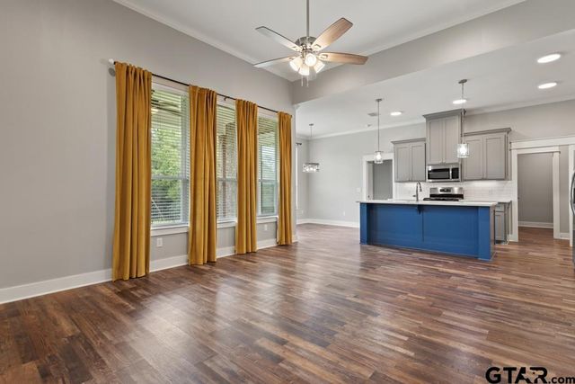 228 Smith Cir, Lindale, TX 75771