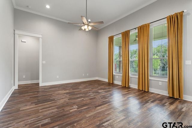 228 Smith Cir, Lindale, TX 75771