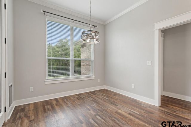 228 Smith Cir, Lindale, TX 75771