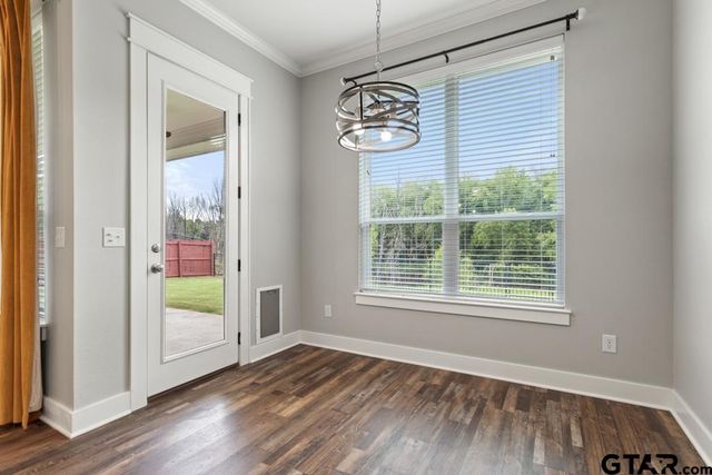 228 Smith Cir, Lindale, TX 75771