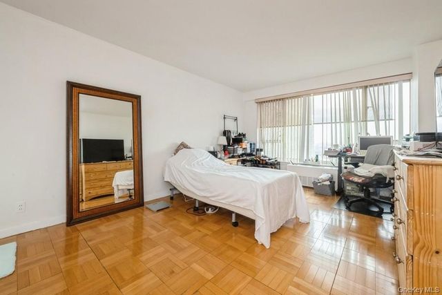 166-25 Powells Cove Boulevard 18G, Beechhurst, NY 11357