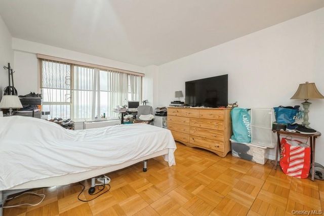 166-25 Powells Cove Boulevard 18G, Beechhurst, NY 11357