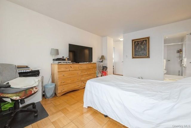 166-25 Powells Cove Boulevard 18G, Beechhurst, NY 11357