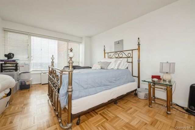 166-25 Powells Cove Boulevard 18G, Beechhurst, NY 11357